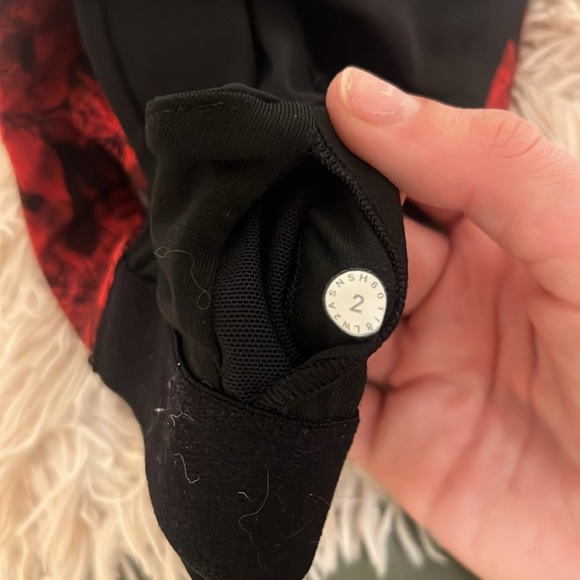 Lululemon bra top size 2 ~black and red~ - Picture 4 of 4